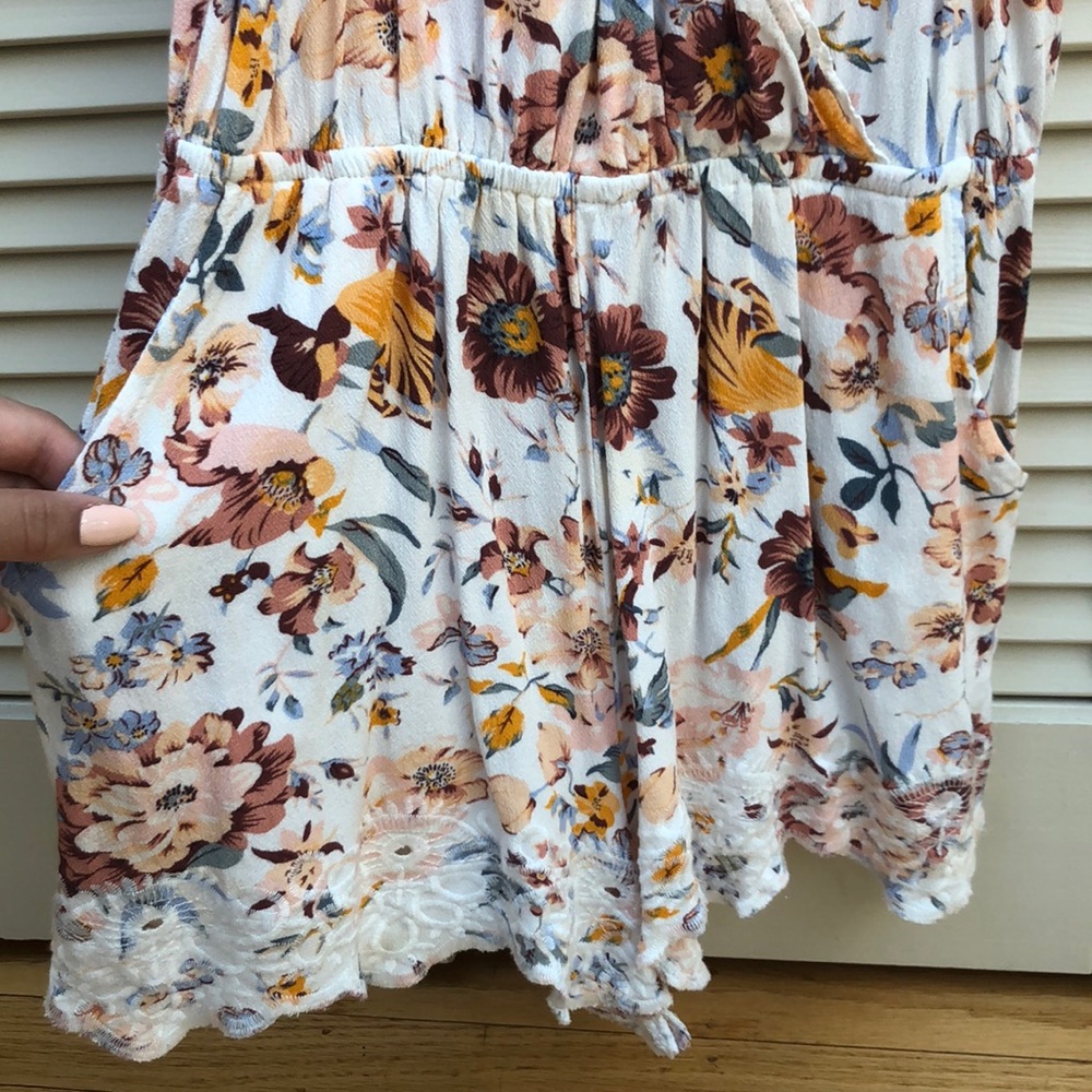 FLORAL ROMPER - Picture 3 of 4